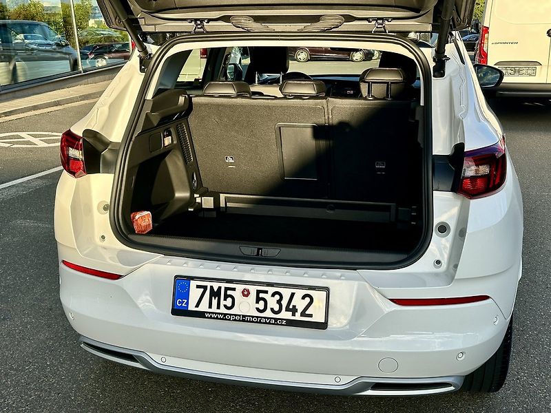 Opel Grandland (2022) ULTIMATE 1,2 Turbo AT8 - fotka 11 z 26