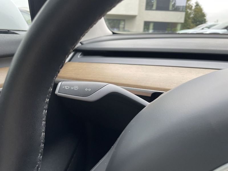 Tesla Model 3 Standart Range Plus LFP - fotka 32 z 40