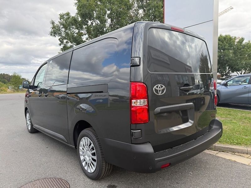 Toyota ProAce L2 2.2L Diesel 150k 6MT Crew C - fotka 4 z 10