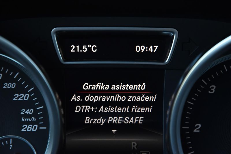 Mercedes-Benz GLE 350 d 4MATIC FACE,NAVI,LED,ČR - fotka 20 z 51