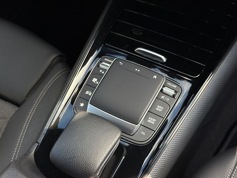 Mercedes-Benz GLB 200 d 4MATIC - fotka 29 z 35