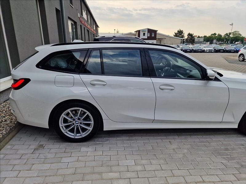 BMW Řada 3 320d LCI, původ ČR,1.Majitel - fotka 40 z 50