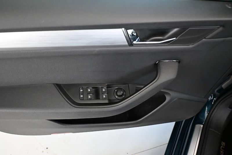 Škoda Superb (2022) 2.0 LED DSG ACC Virtual Kamera - fotka 15 z 34