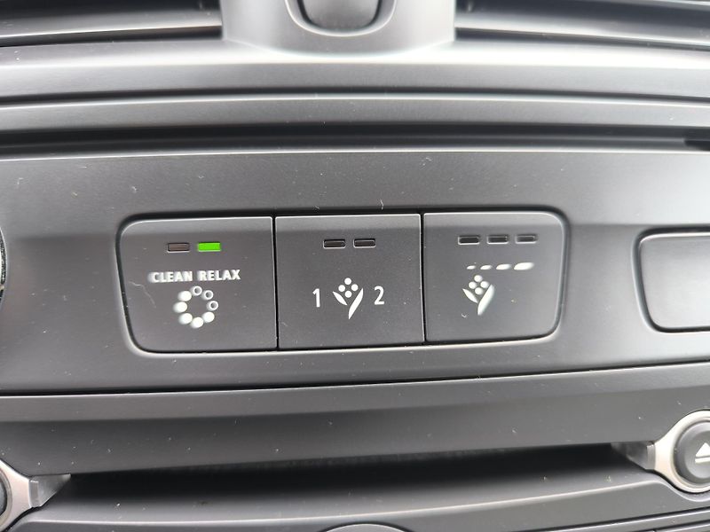 Renault Latitude (2011) 2.0 dCi 1MAJITEL,NOVÉ ČR - fotka 23 z 32