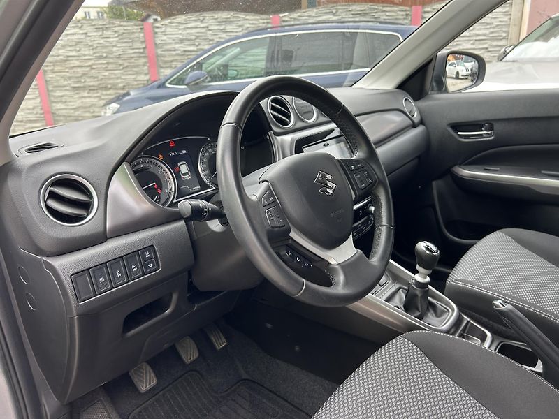 Suzuki Vitara (2022) 1.4 i 95 KW hybrid  - fotka 11 z 28