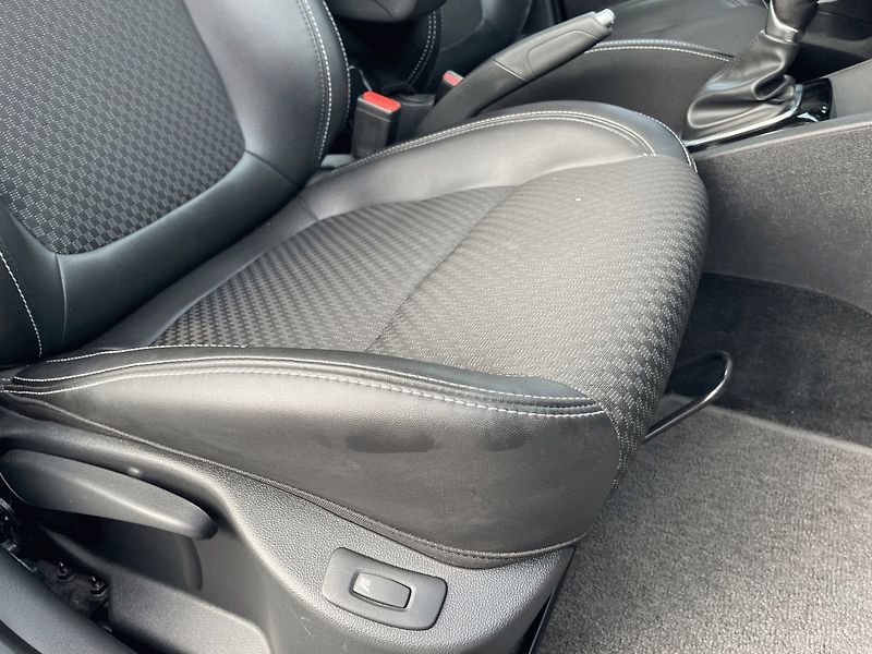 Renault Clio (2016) 1.2 TCe,Automat,Intens,ČR - fotka 32 z 36