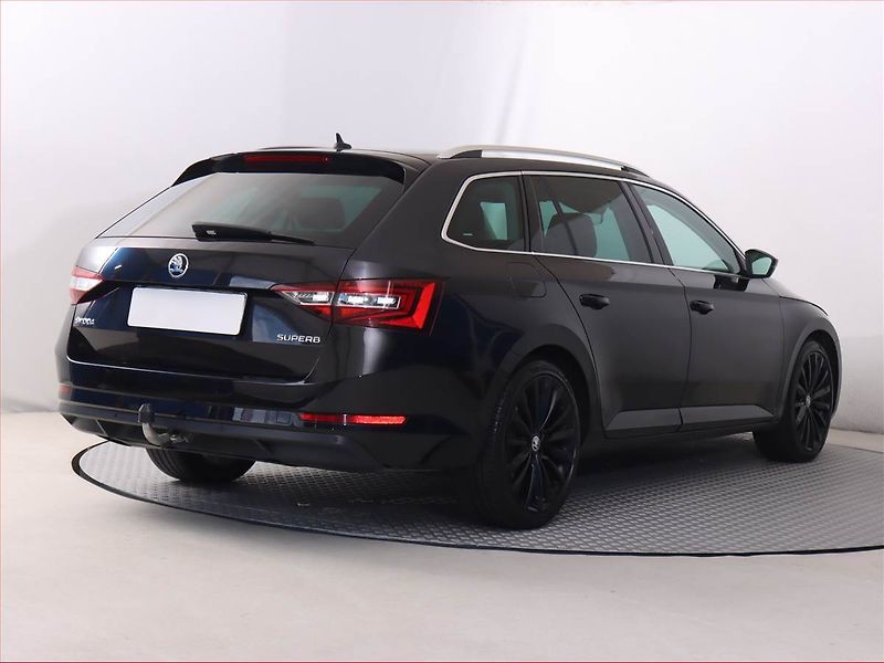 Škoda Superb (2017) 2.0 TDI, Automat, Kůže, Navi - fotka 5 z 21