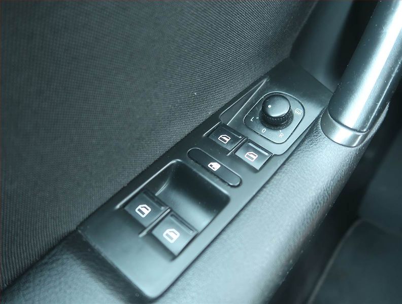 Volkswagen Passat (2013) Comfortline 2.0 TDI - fotka 15 z 16