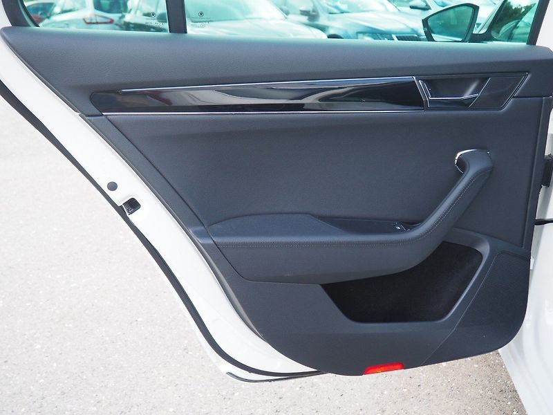 Škoda Superb (2021) 1.4 iV Hybrid L&K DSG Webasto - fotka 12 z 48