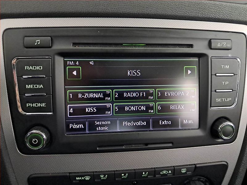 Škoda Octavia (2012) Elegance 1.4 TSI, Tempomat - fotka 13 z 19