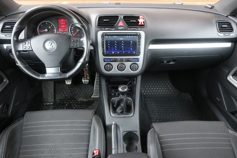 Volkswagen Scirocco (2009) 2,0TDI SPORT Panorama Bi-Xenon - fotka 17 z 44