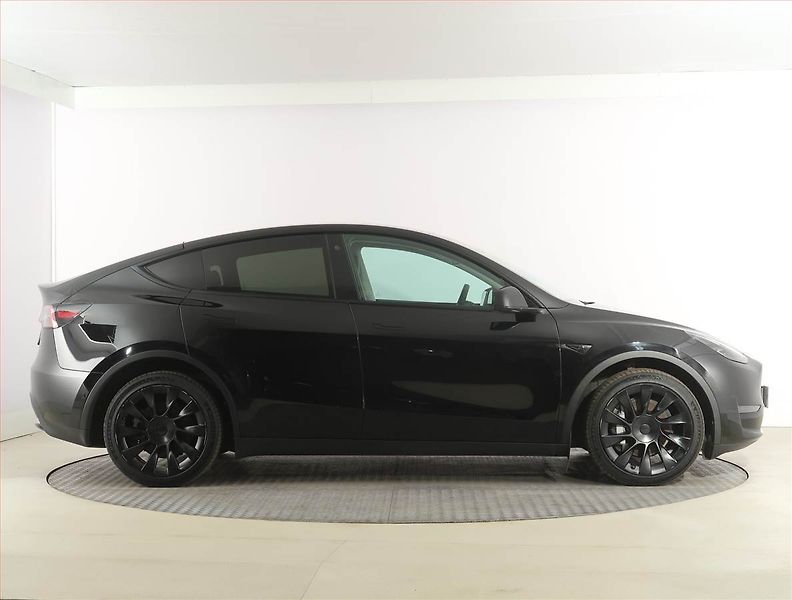 Tesla Model Y (2022) Long Range AWD 79kWh, SoH 91% - fotka 6 z 33