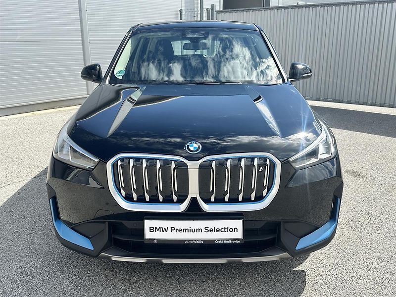BMW iX1 xDrive30 - fotka 11 z 14