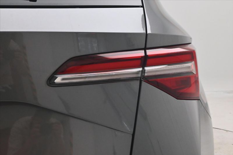 Škoda Karoq 2,0 TDI 110kW DSG 4x4 STYLE Zá - fotka 31 z 32