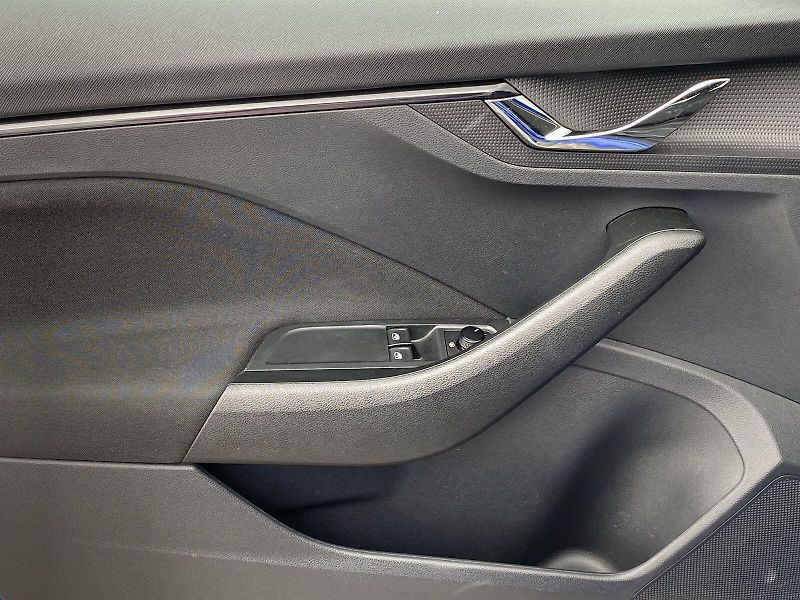 Škoda Kamiq (2022) 1.0 TSI Ambition - fotka 23 z 32