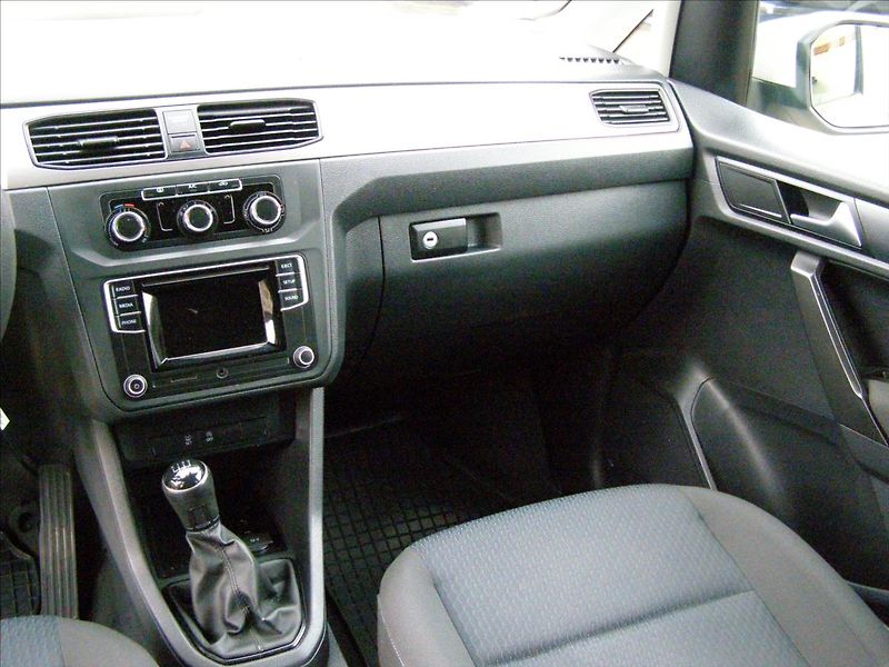 Volkswagen Caddy 2,0   TDI TEMPOMAT - fotka 18 z 26