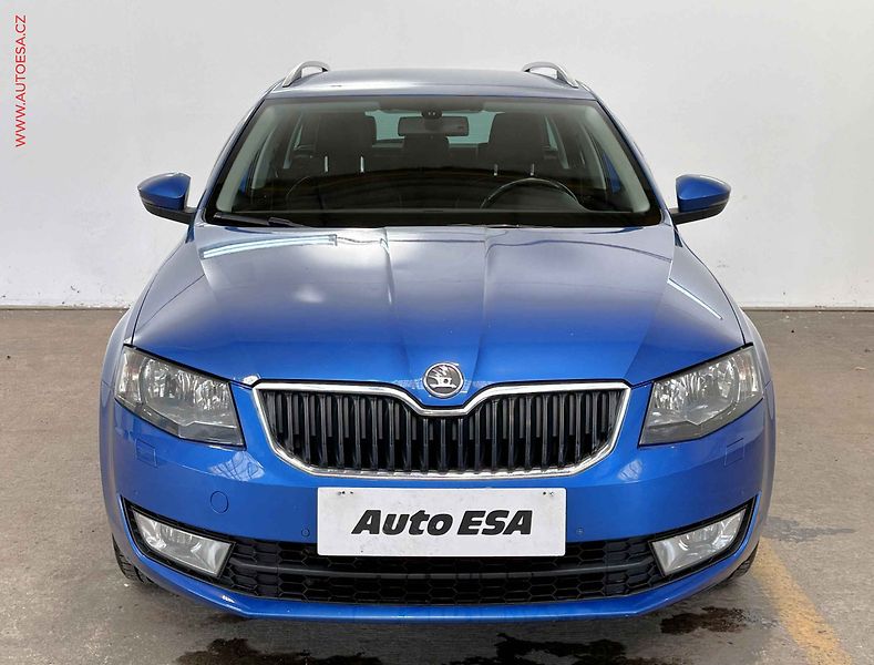 Škoda Octavia (2013) 1.6 TDi, AC, výhřev sed. - fotka 2 z 14