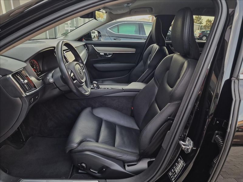 Volvo V90 B4 AWD Momentum Pro Auto,1Maj - fotka 19 z 50