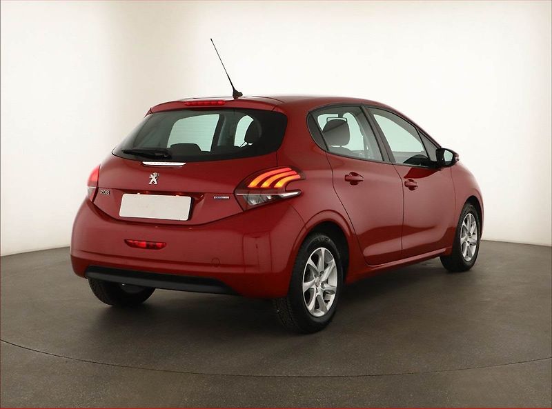 Peugeot 208 (2016) 1.2 PureTech, ČR,1.maj - fotka 5 z 17