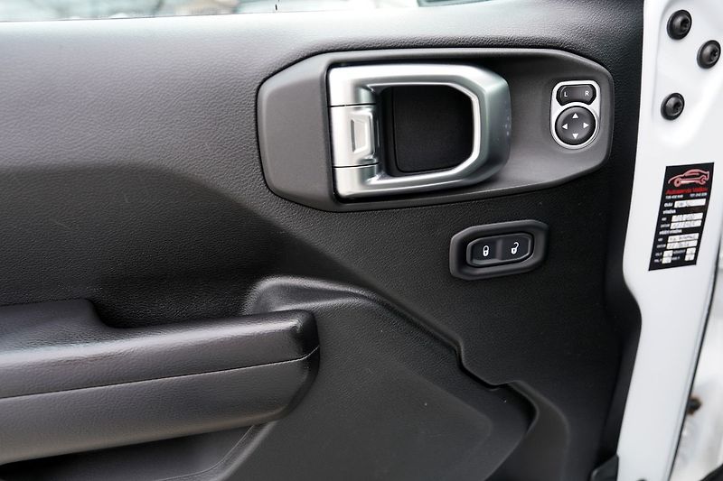 Jeep Wrangler 2.2 CRD/Sport/MultiJet/4x4/AT - fotka 21 z 44