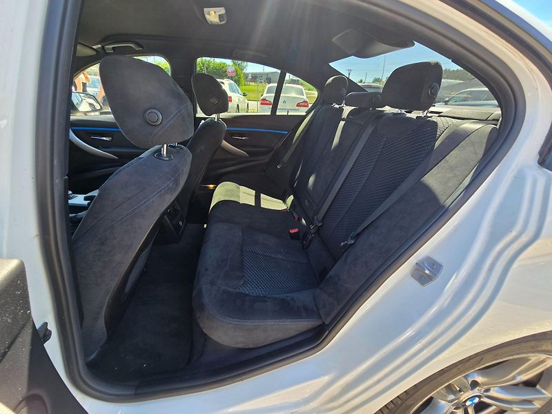 BMW Řada 3 (2017) 320d MPacket xDrive 140kW - fotka 10 z 22
