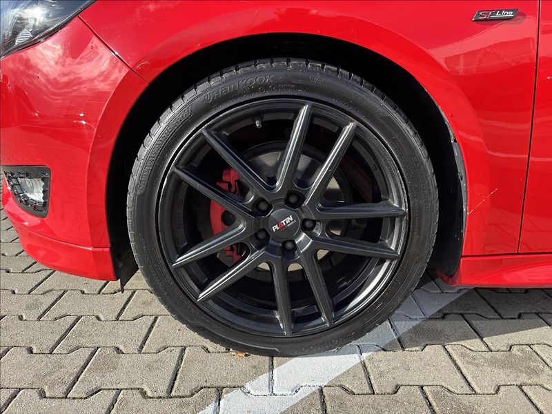 Ford Focus 1,0 EcoBoost RaceRed ST-line - fotka 9 z 33
