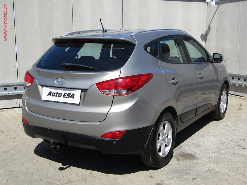 Hyundai ix35 (2011) 1.6 GDi, ČR, AC, TZ, park - fotka 4 z 17