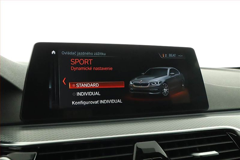 BMW Řada 5 (2018) 530e iPerformance - fotka 14 z 20