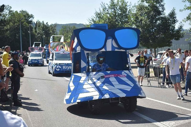 I v letošní Tour de France hrají kromě závodníků velkou roli auta značky Škoda.