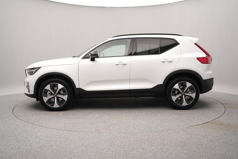 Volvo XC40 (2026) B3 AUT DARK PLUS - fotka 9 z 22