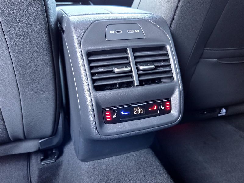 Škoda Superb 2,0 TDi DSG 4x4 L&K Tažné z. 1 - fotka 12 z 32