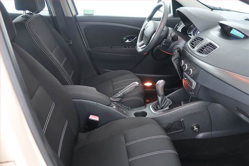 Renault Fluence (2013) 1.6 16V, Serv.kniha, Tempomat - fotka 9 z 20