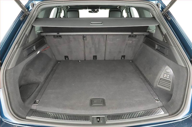 Volkswagen Touareg (2022) R eHybrid - fotka 20 z 22