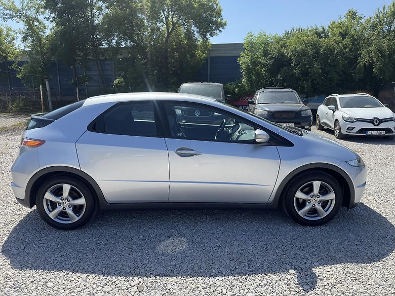 Honda Civic (2006) 1,4i-VTEC,SPORT,rezervace - fotka 3 z 36
