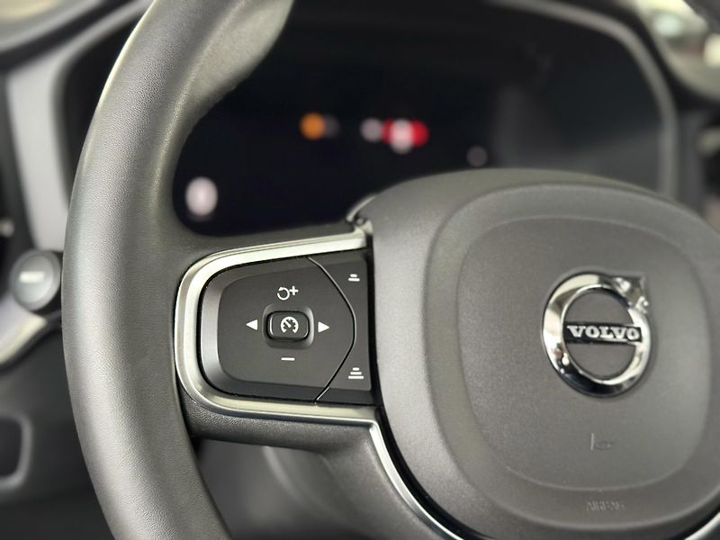 Volvo V60 T6 AWD*Recharge*KeyLess*Tažné - fotka 29 z 39