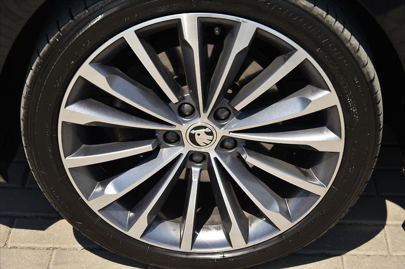 Škoda Superb 2.0TDi 147kW DSG L&K ČR - fotka 9 z 36