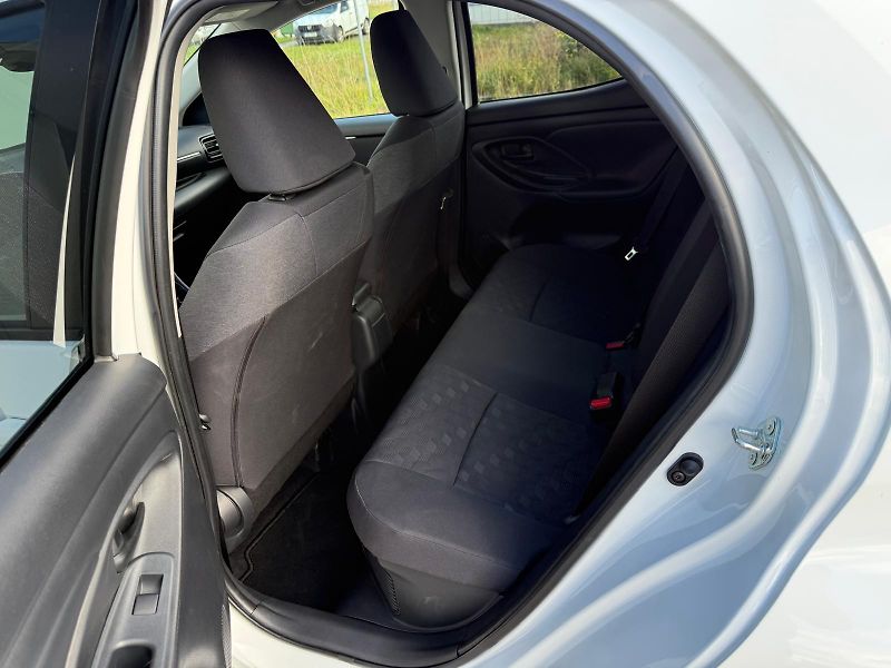 Toyota Yaris 1.5 HSD e-CVT Style - fotka 24 z 27