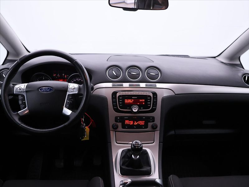 Ford S-MAX 2,0 TDCI 103kW Aut.klima - fotka 20 z 27