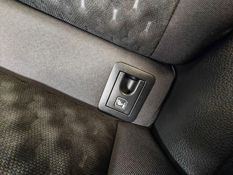 Toyota Corolla 1.8 Hybrid Comfort - fotka 16 z 35