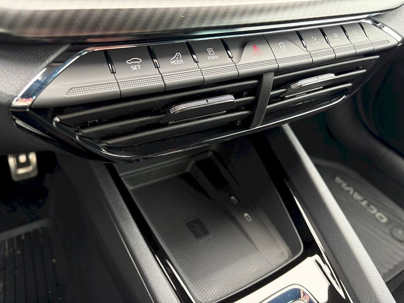 Škoda Octavia (2024) DSG 2.0 TSI / 180 kW /RS - fotka 20 z 33