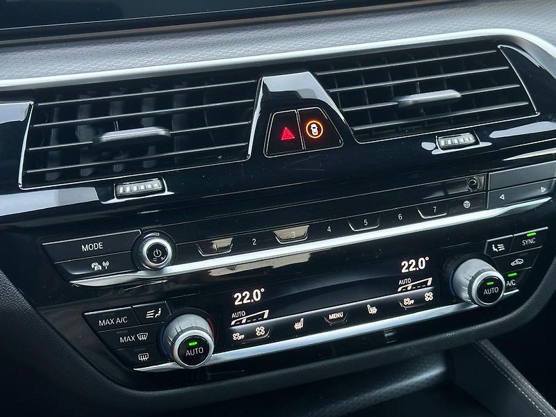 BMW Řada 5 540i ExecutiveDrivePRO,1.maj,D - fotka 20 z 22