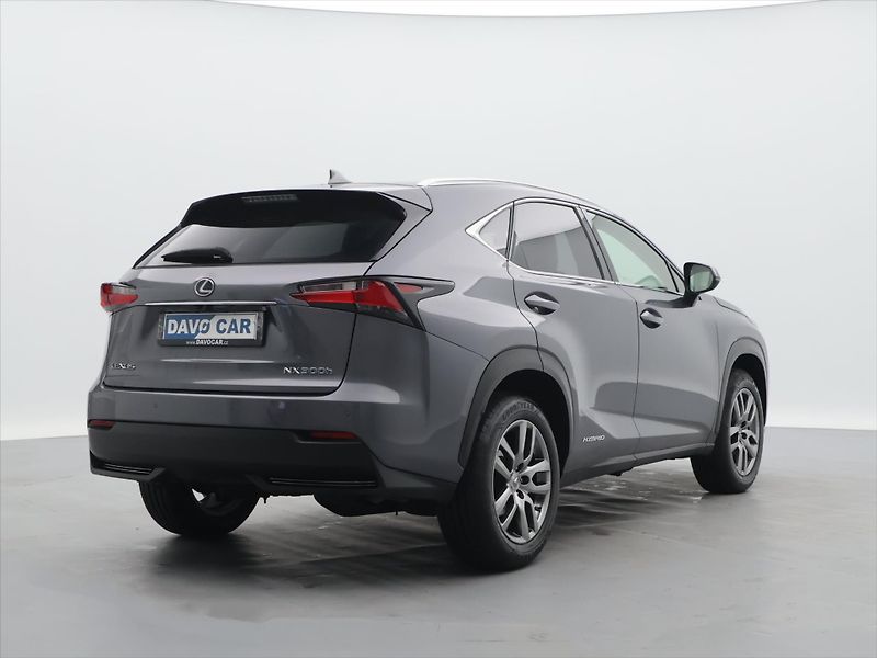 Lexus NX 300h 2,5 145kW 4WD Premium AUT - fotka 7 z 38