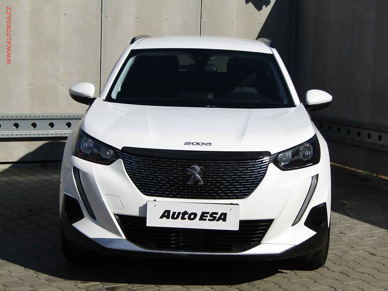 Peugeot 2008 (2021) 1.2 PT, ČR, LED - fotka 2 z 18