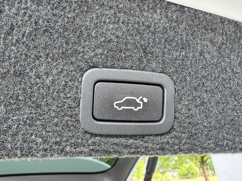 Volvo XC60 D4 AWD MOMENTUM - fotka 27 z 43