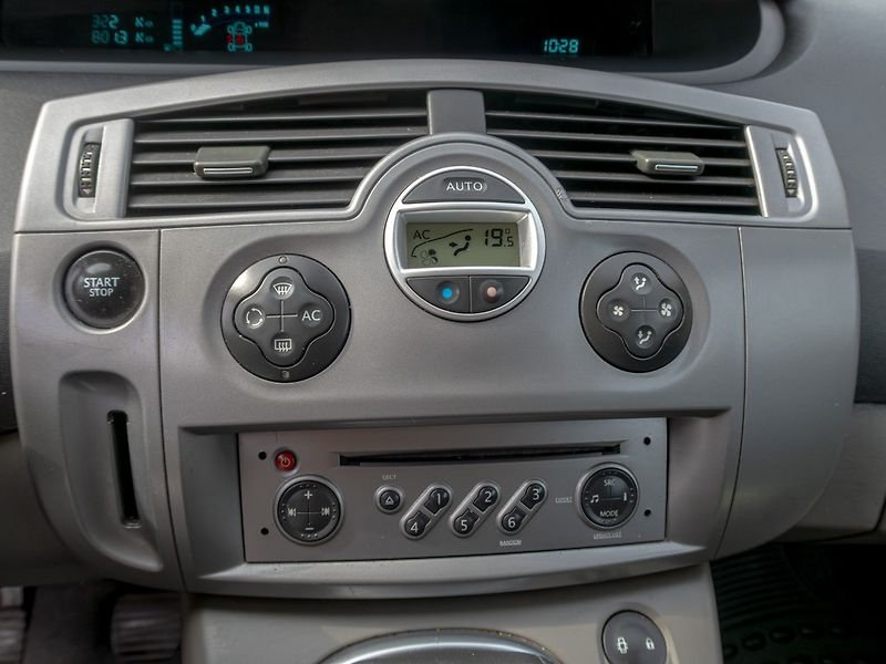 Renault Scénic (2006) 1.6i 82KW – PO ROZVODECH - fotka 19 z 38