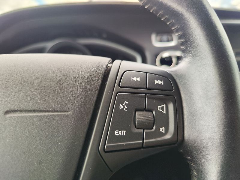 Volvo V40 2.0i/90kW kinetic - fotka 19 z 27
