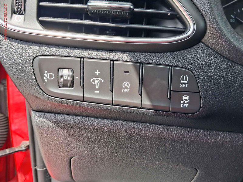 Hyundai i30 (2020) 1.5 T-GDi, 1.maj,ČR, AC, TZ - fotka 12 z 24