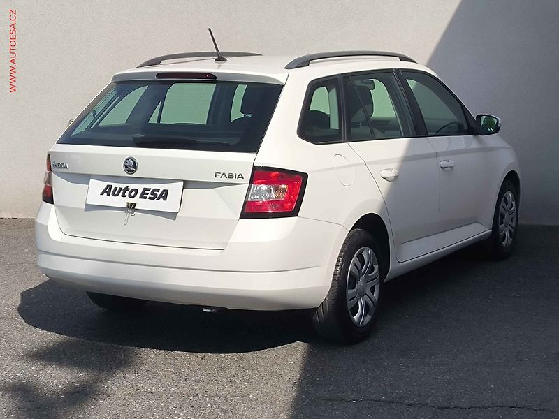 Škoda Fabia (2015) 1.2 TSi, 1.maj,ČR, Ambition - fotka 4 z 17