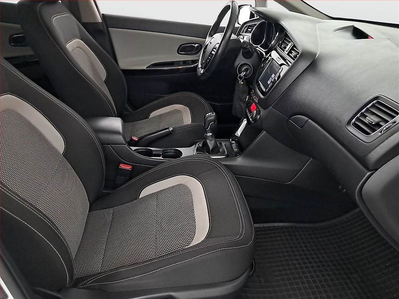 Kia Ceed (2017) 1.6 GDI, Serv.kniha, Navi - fotka 9 z 14