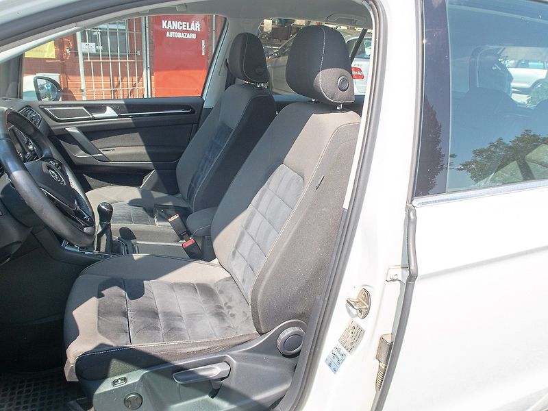 Volkswagen Golf Sportsvan (2015) ČR 1.6TDI 81KW – CEBIA 5*!! - fotka 22 z 57